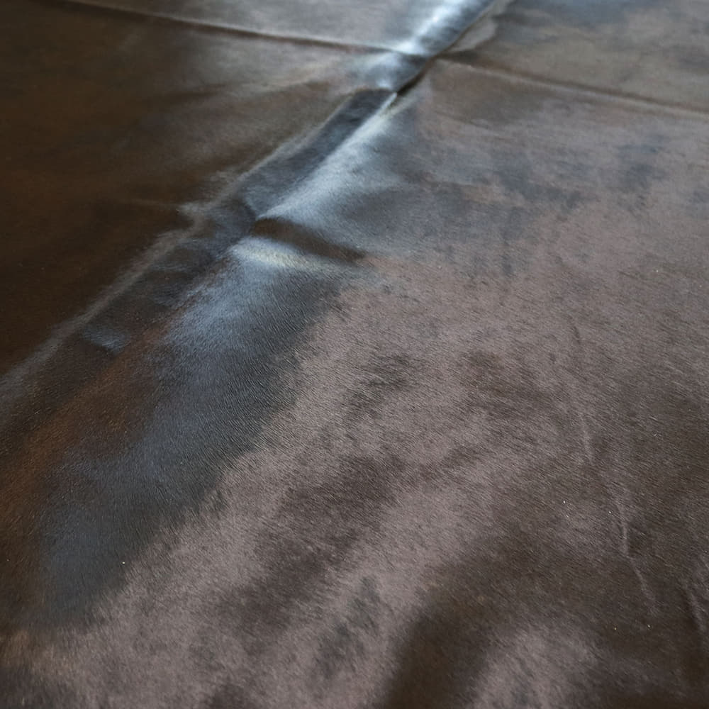 Hovädzia koža Black 210 × 180 cm, SKU 624 – fotografia 2